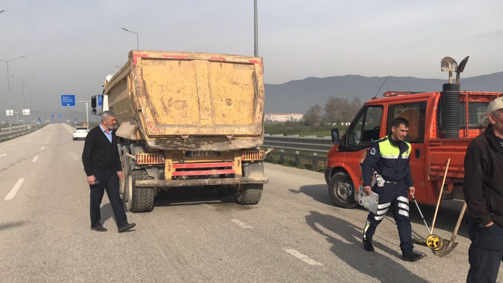 Engellileri Taşıyan Servis Aracı Kaza Yaptı 6 Kişi Yaralandı