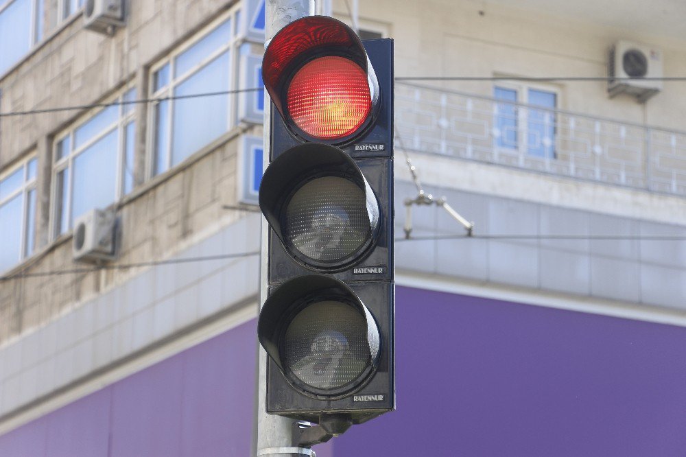 18 Yaşını Dolduran Ehliyete Koşuyor