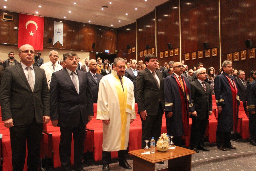 Erü Tıp Fakültesi Dekanı Prof. Dr. Hakan Poyrazoğlu: “Tıp Eğitimi Can Çekişiyor”