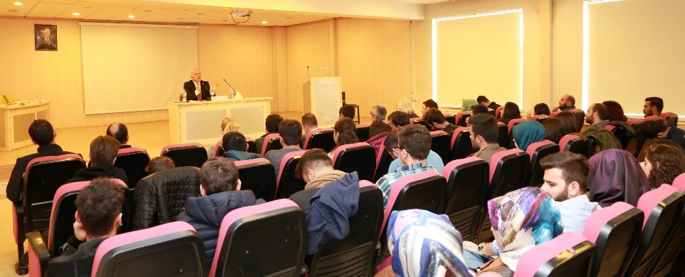 Başkan Sekmen Genç İletişimcilere Yeni Hükümet Sistemi’ni Anlattı