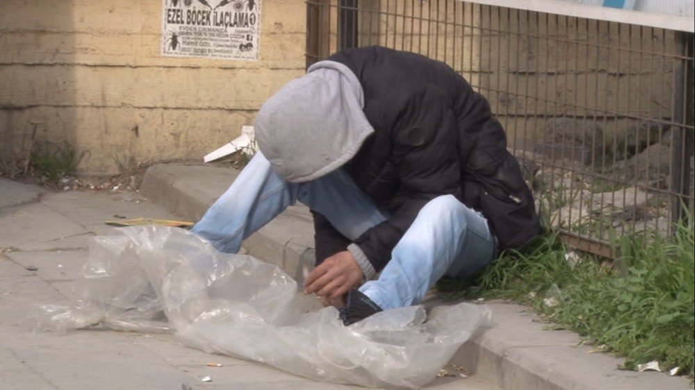 Uyuşturucu Kullanan Gençlerin İbretlik Görüntüleri