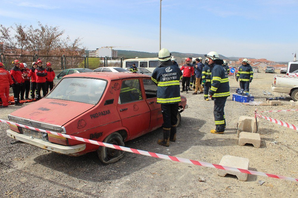Sıkışmalı Kaza Tatbikatı Gerçeğini Aratmadı