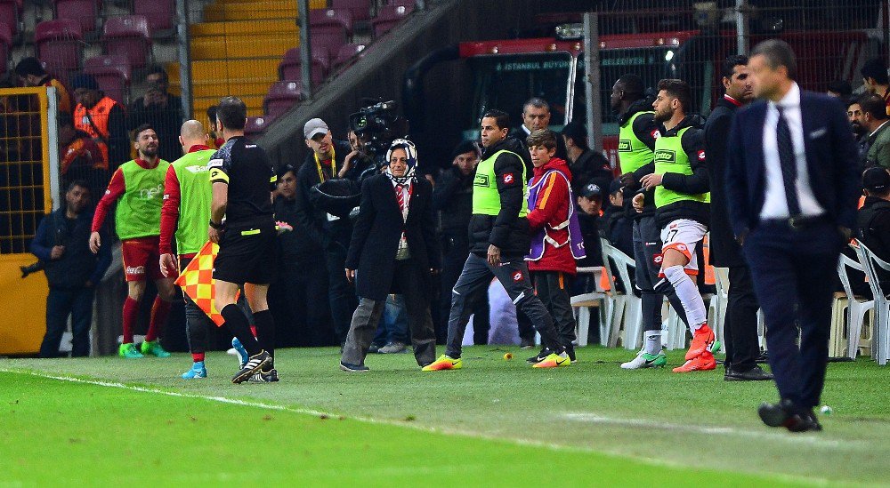 Türkiye’nin İlk Kadın Saha Komiseri Tt Arena’da Görevdeydi