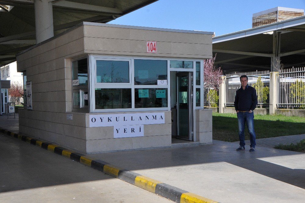 Gurbetçilerin Referandum Oylaması Devam Ediyor