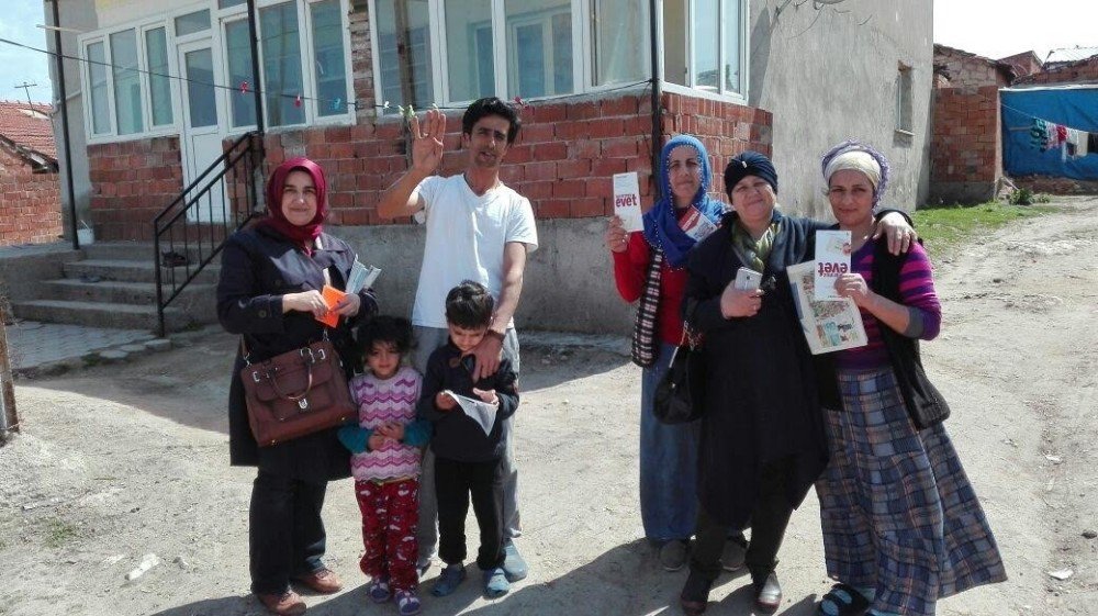 Ak Kadınlar Köy Ziyaretlerinde