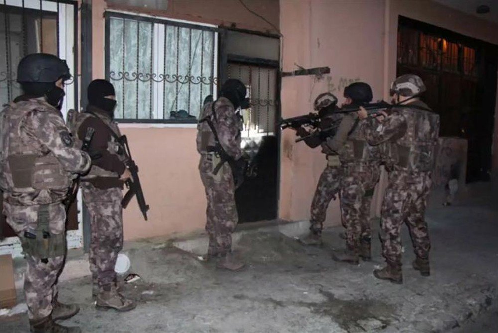 3 İlde Bin 200’ü Aşkın Polisle Büyük Operasyon: 132 Gözaltı