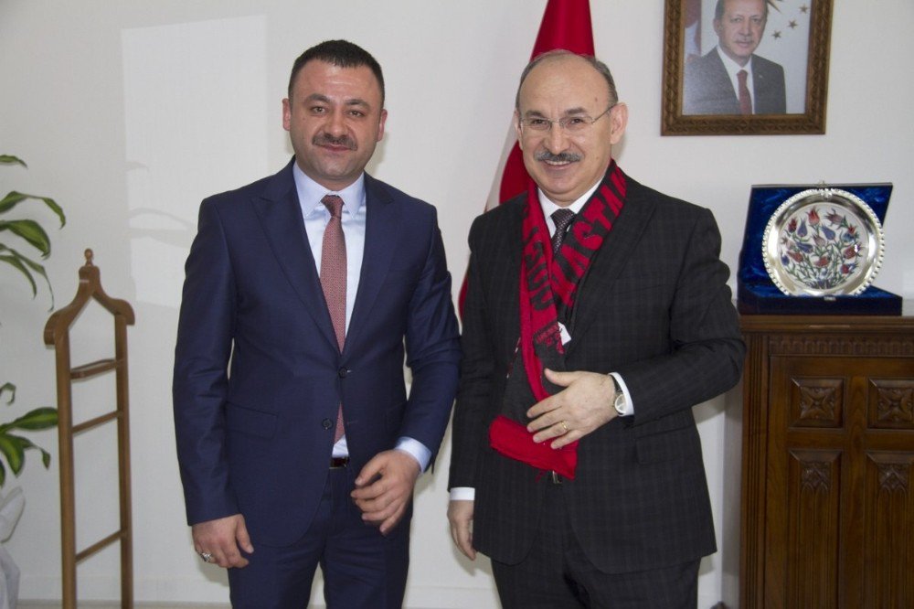 Kastamonuspor 1966 Kulüp Başkanı Babaş, Vali Karadeniz’i Ziyaret Etti