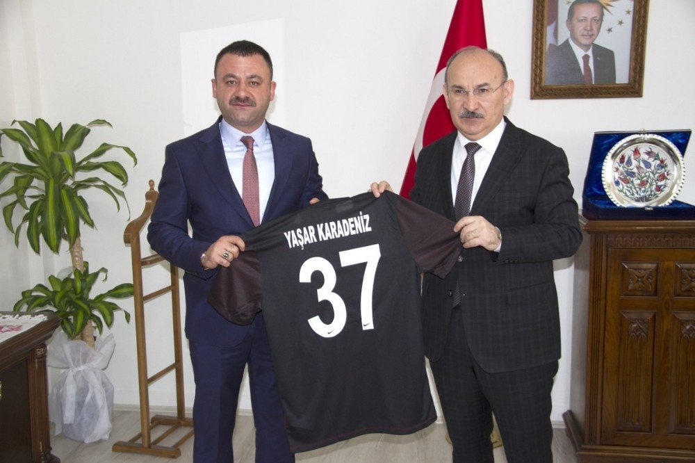 Kastamonuspor 1966 Kulüp Başkanı Babaş, Vali Karadeniz’i Ziyaret Etti