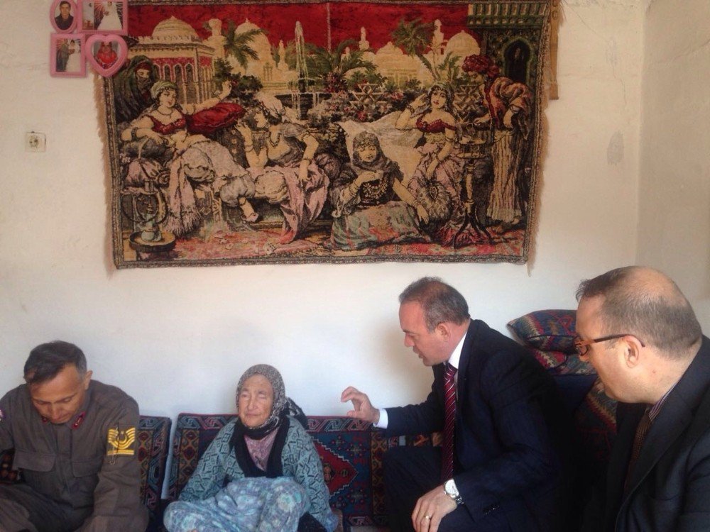 Kaymakam Öner Yaşlıların Duasını Aldı