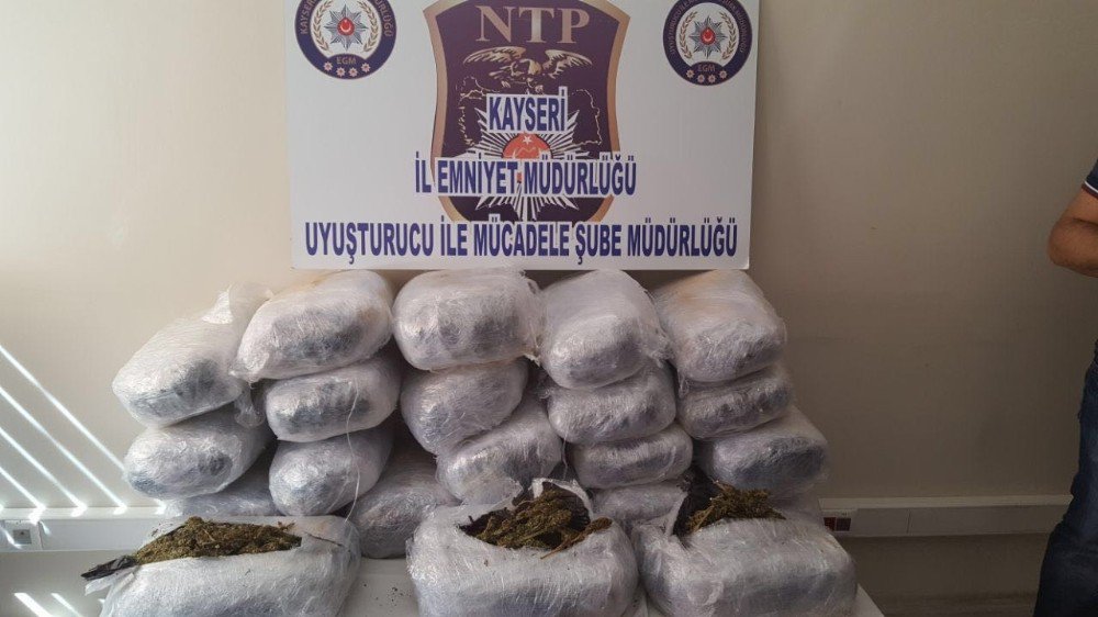 Kamyonetin Zulasından 66 Kilo Esrar Çıktı