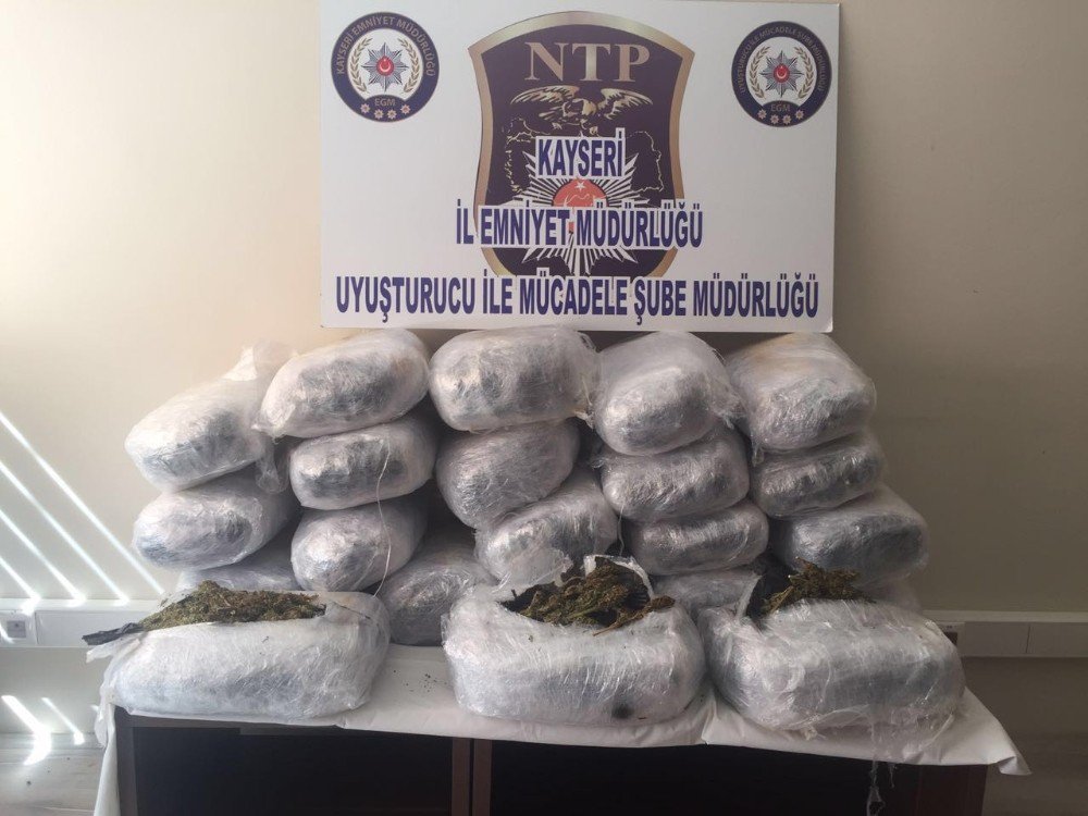 Kamyonetin Zulasından 66 Kilo Esrar Çıktı