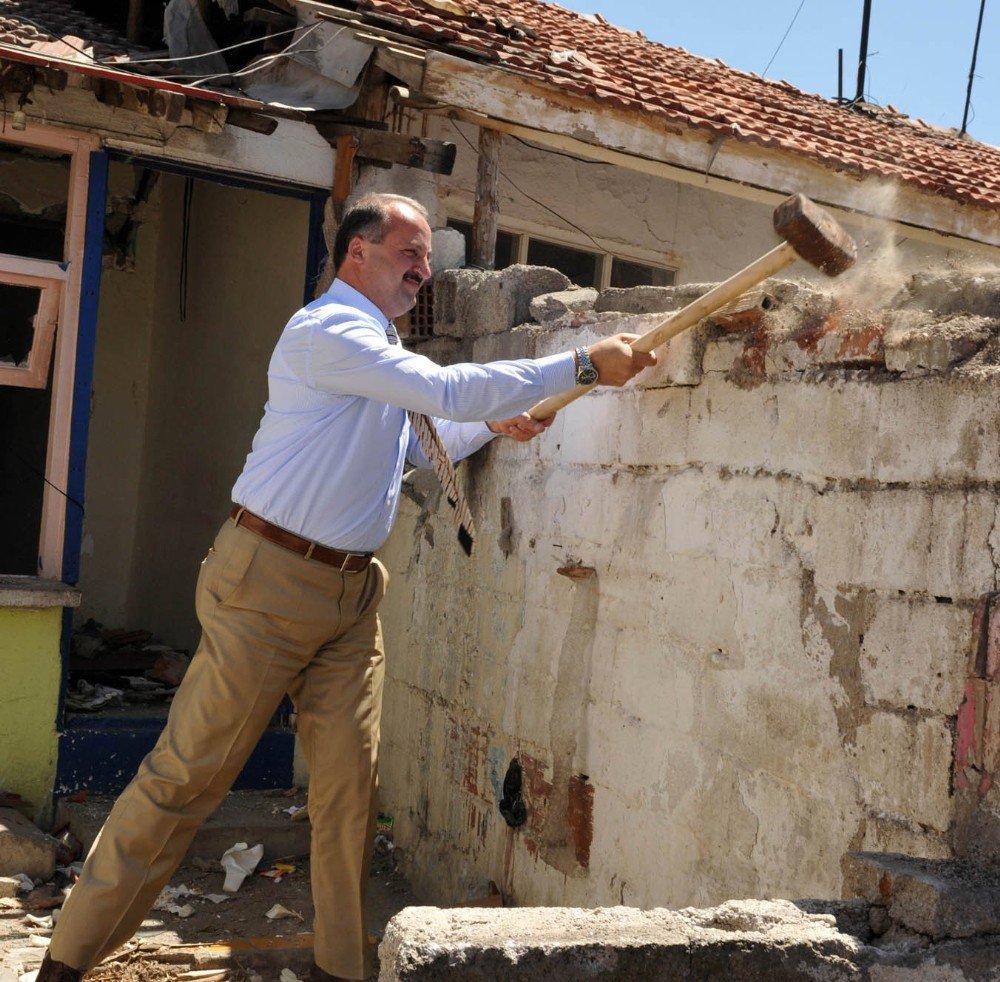 Mamak’ta 30 Bin 500 Gecekondu Yıkıldı