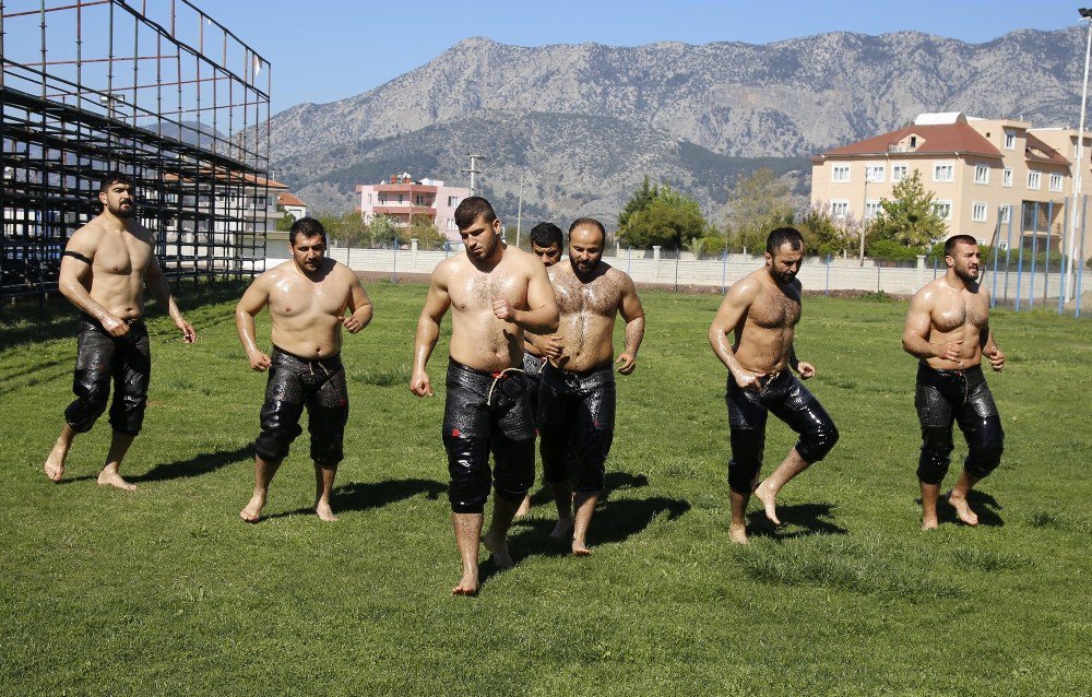 Döşemealtı Güreş Takımı Yağlı Antrenmanlara Başladı