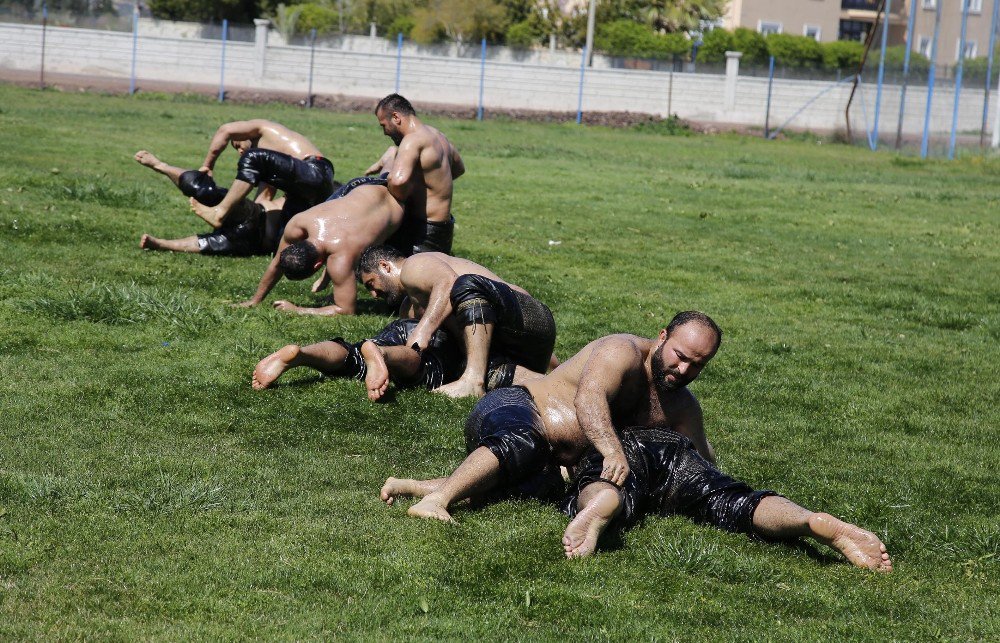 Döşemealtı Güreş Takımı Yağlı Antrenmanlara Başladı