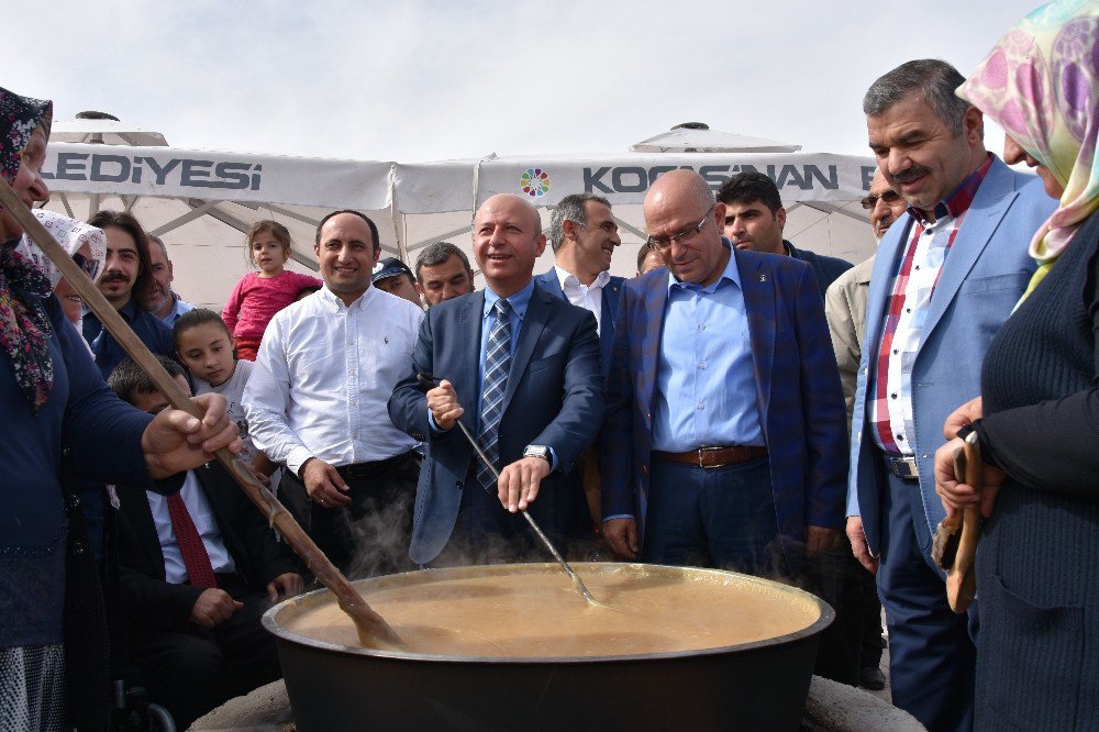 Bakan Faruk Özlü, Kocasinan Belediyesi Standında