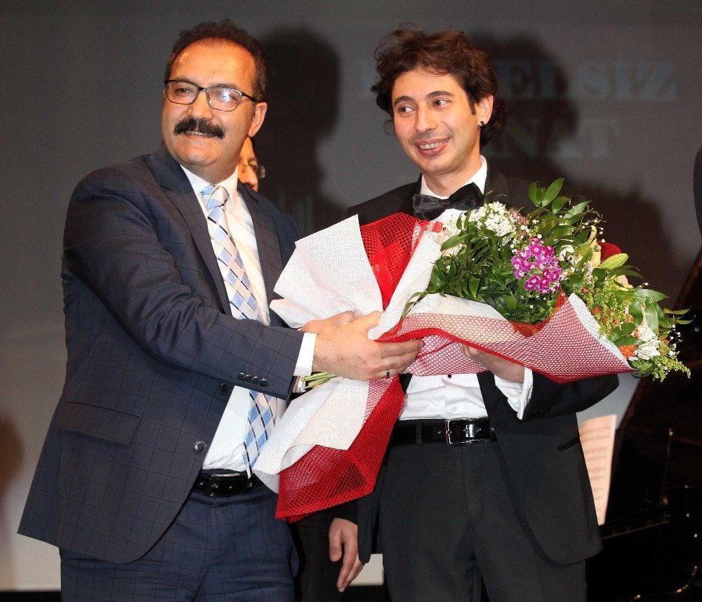 Otizmli Üç Piyanistten Muhteşem Konser