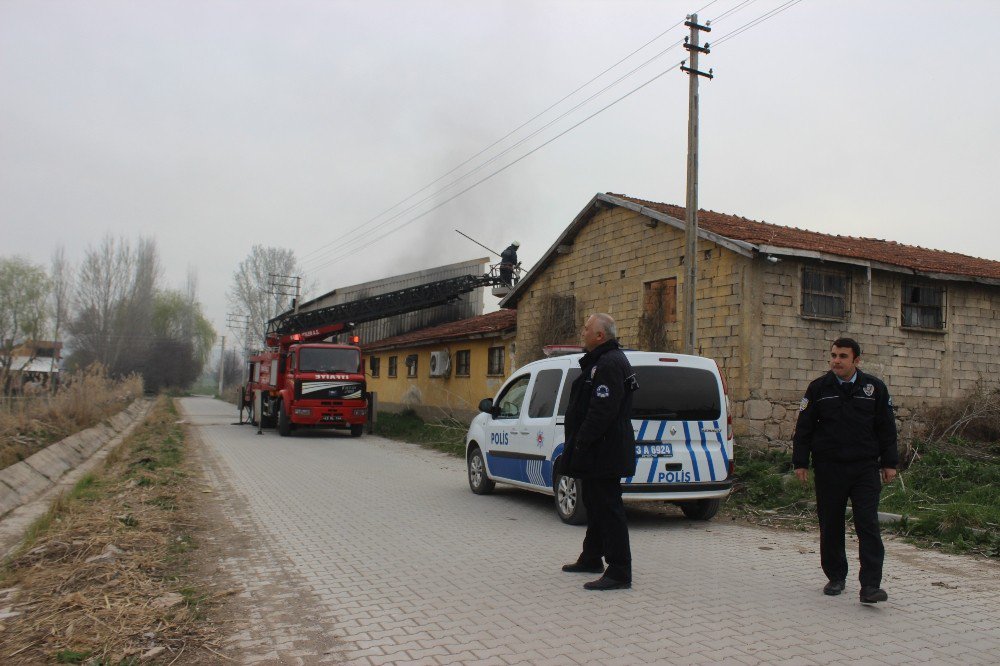 Mantar Üretim Tesisinde Yangın Korkuttu