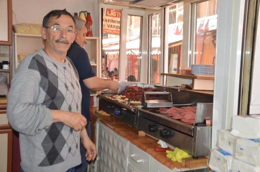 Tost Yemek İçin Şehir Dışından Geliyorlar