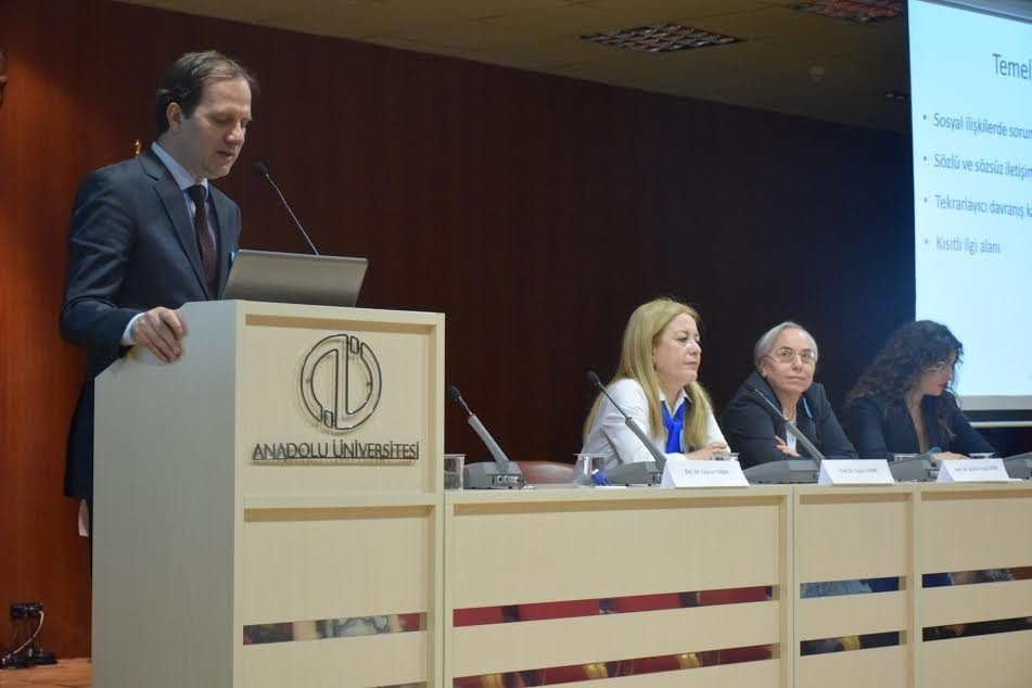 Dünya Otizm Farkındalık Günü Konulu Panel Gerçekleştirildi