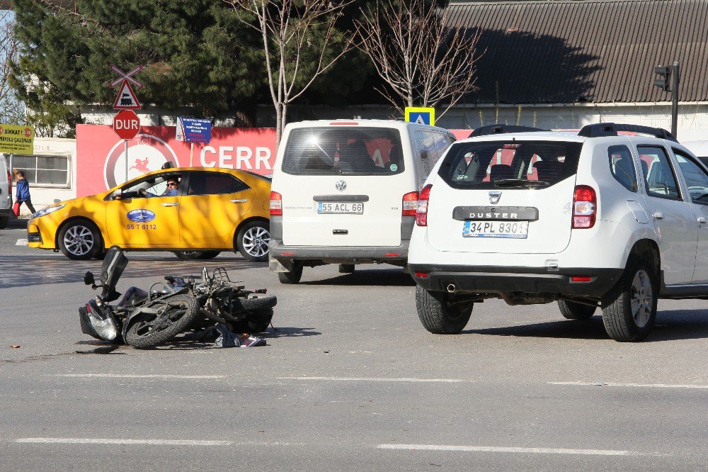 Samsun’da Motosiklet Otomobile Çarptı: 1 Yaralı