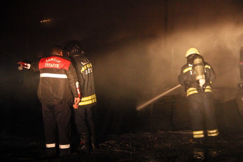 Samsun’da Kauçuk Fabrikası Kül Oldu