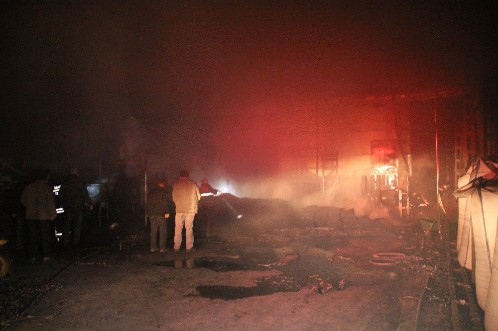 Samsun’da Kauçuk Fabrikası Kül Oldu