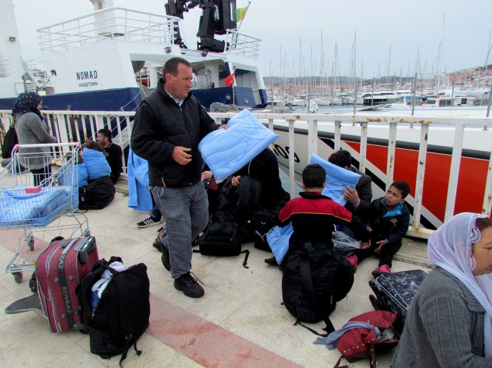 Çeşme’de 61 Sığınmacı Yakalandı