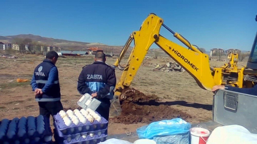 Gemerek’te Tarihi Geçmiş Gıda Ürünleri İmha Edildi