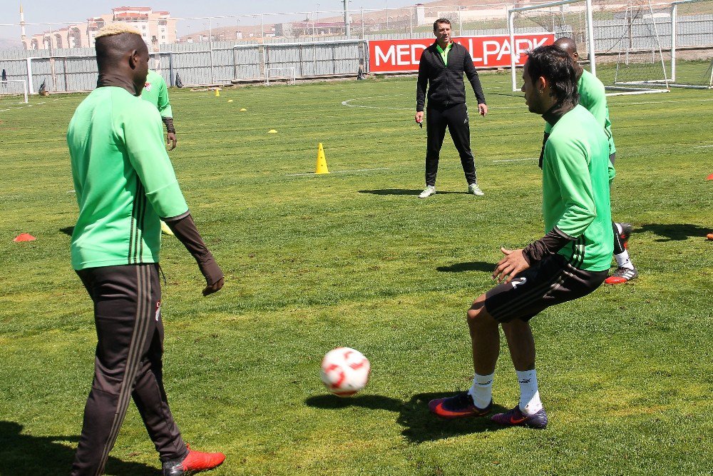 Bayram Bektaş: "Bu Takım Ligde Kalacak"