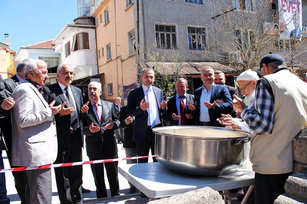Tosya’da 5 Bin Kişiye Pilav Dağıtıldı