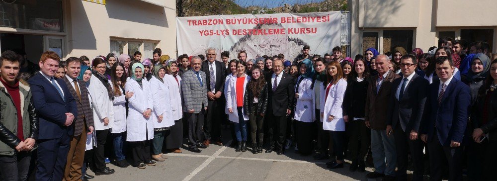 Belediye Dershanesi Başarısıyla Parmak Isırtıyor