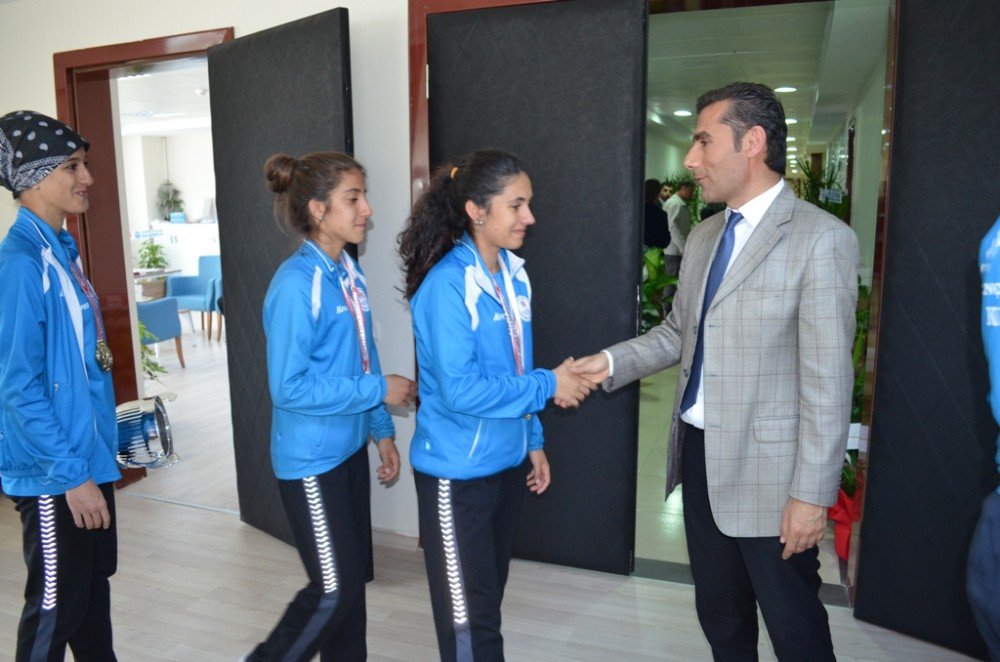 Adıyamanlı Kürekçiler Madalyalarla Döndü