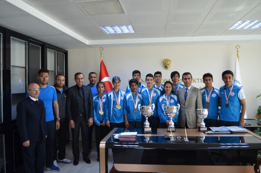 Adıyamanlı Kürekçiler Madalyalarla Döndü