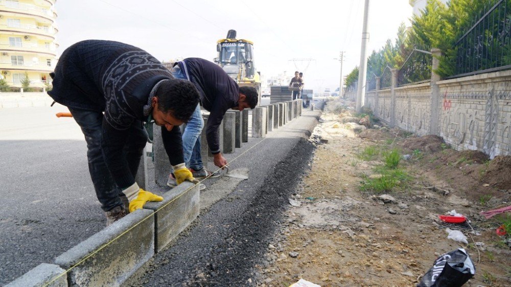 Adıyaman’da Kaldırım Ve Ağaçlandırma Çalışması