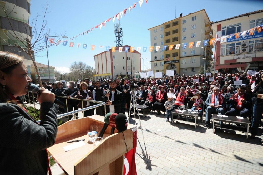 Ak Parti’de Referandum Çalışmaları Sürüyor