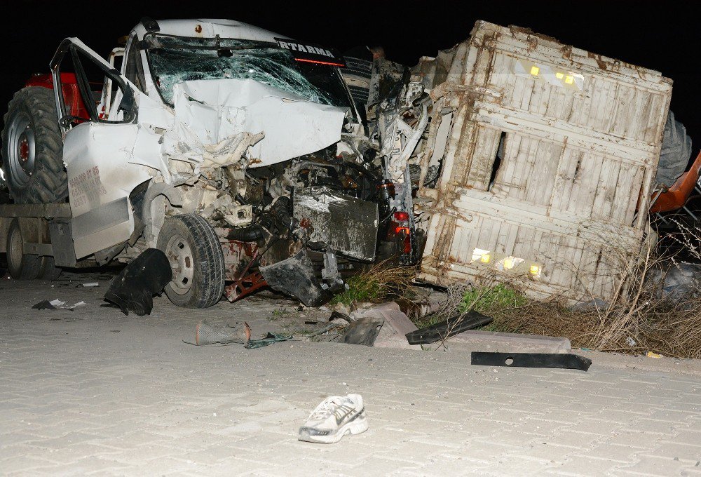 Aksaray’da Çekici Ve Kamyonet Çarpıştı: 3 Yaralı