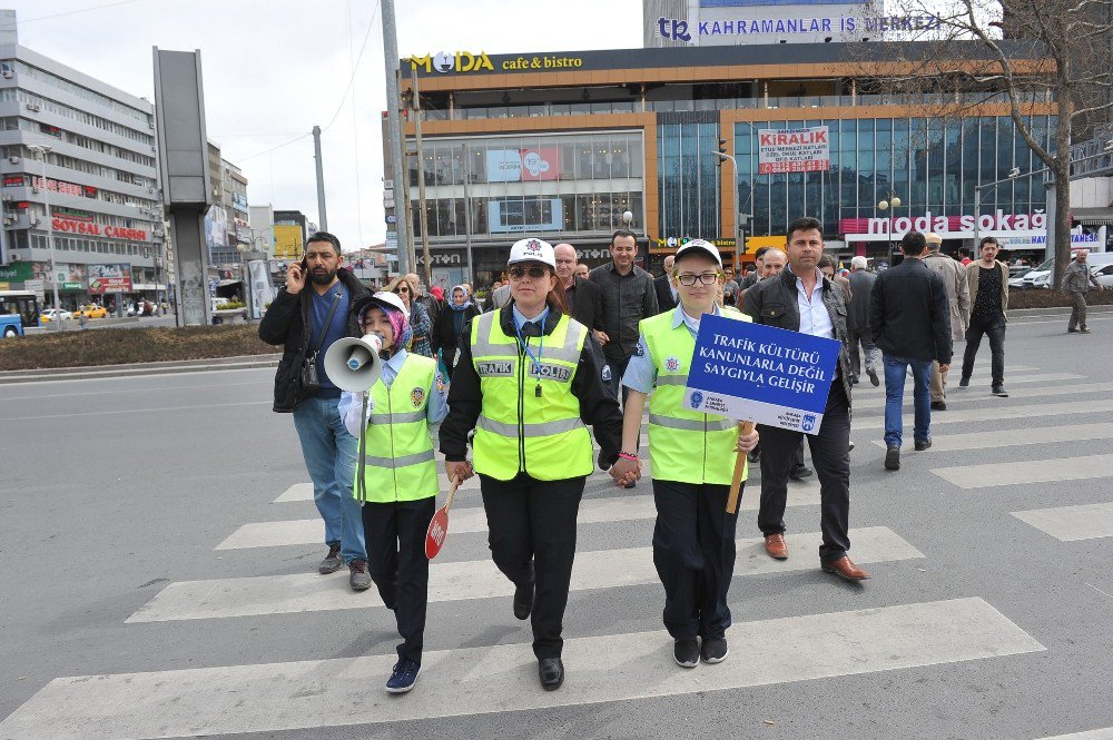 Çocuk Trafik Polislerinden Trafik Denetimi