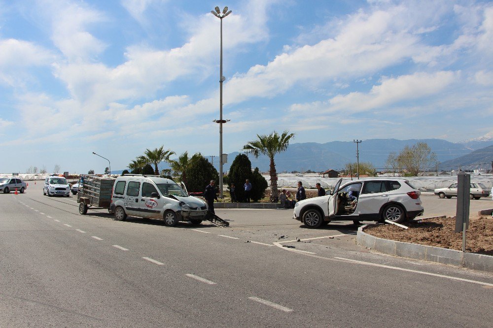 Kumluca’da Trafik Kazaları: 5 Yaralı