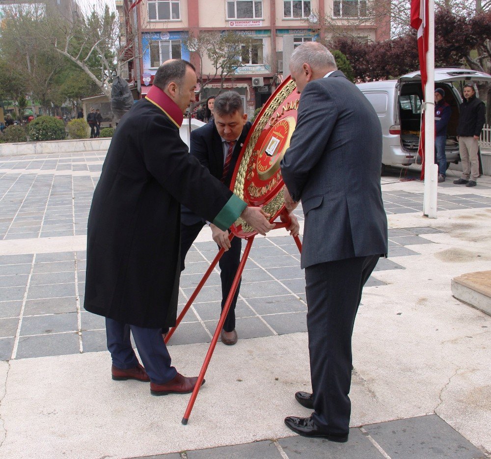 Avukatlardan Atatürk Anıtı’na Çelenk