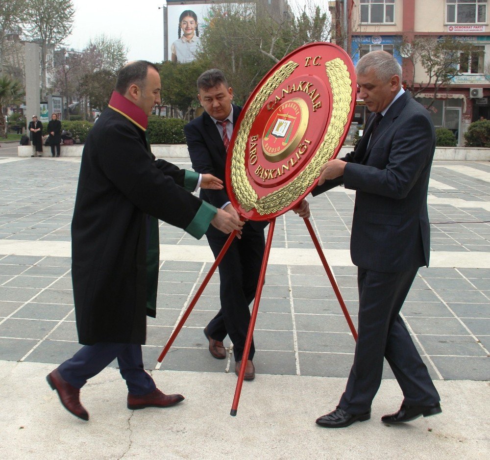 Avukatlardan Atatürk Anıtı’na Çelenk