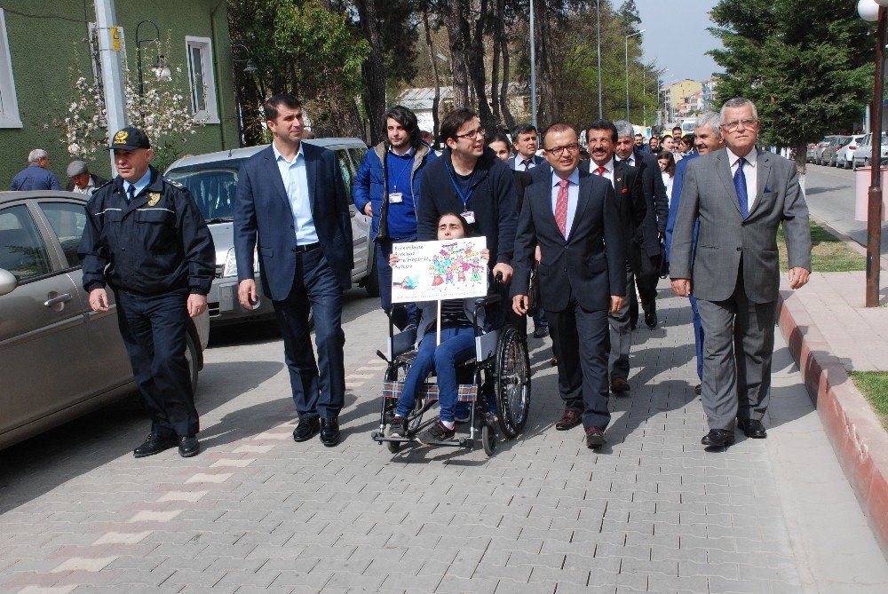 1’inci Bayramiç Otizm Farkındalık Yürüyüşü