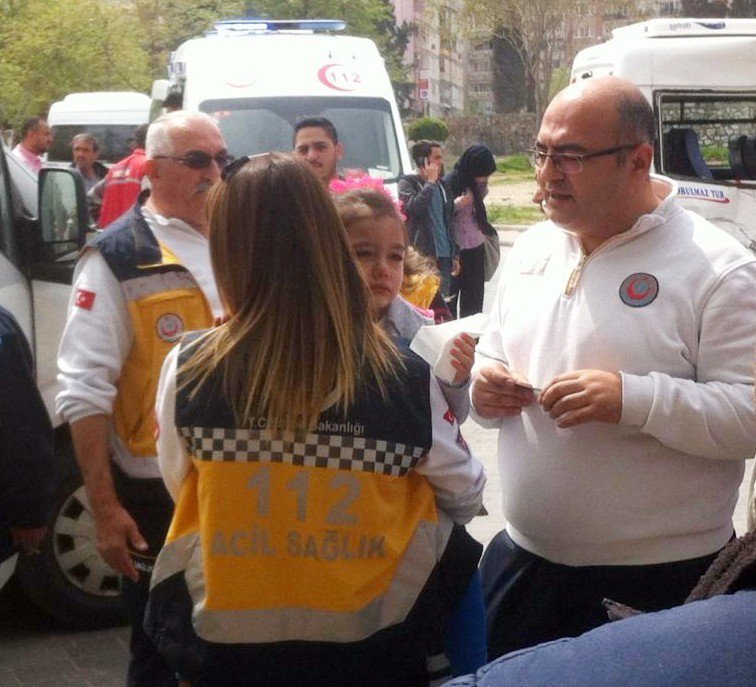 Anaokul Öğrencilerini Taşıyan Servis Beton Pompasıyla Çarpıştı: 5 Öğrenci Yaralandı