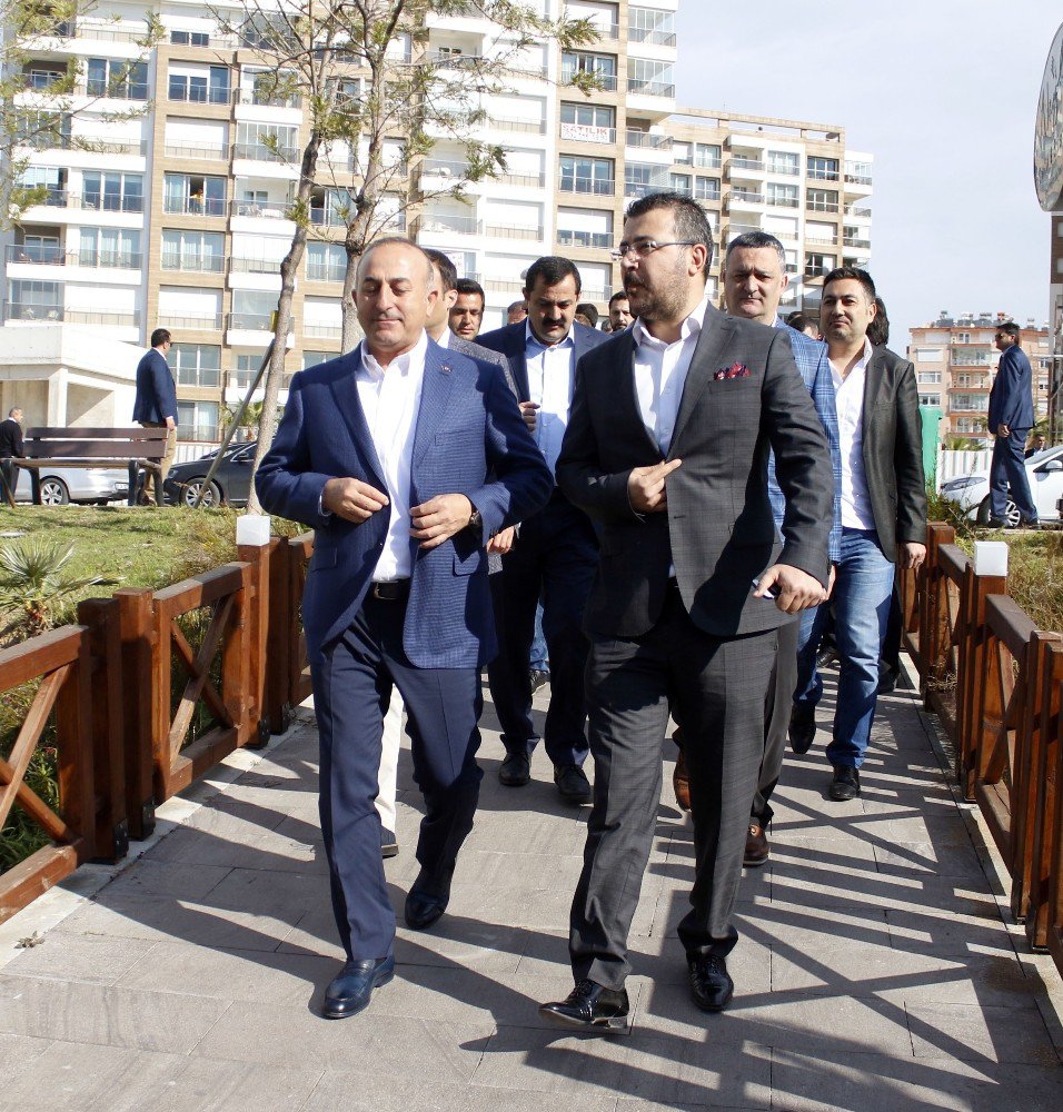 Çavuşoğlu’na ‘Bir Başkadır Memleketim’ Şarkısıyla Karşılama