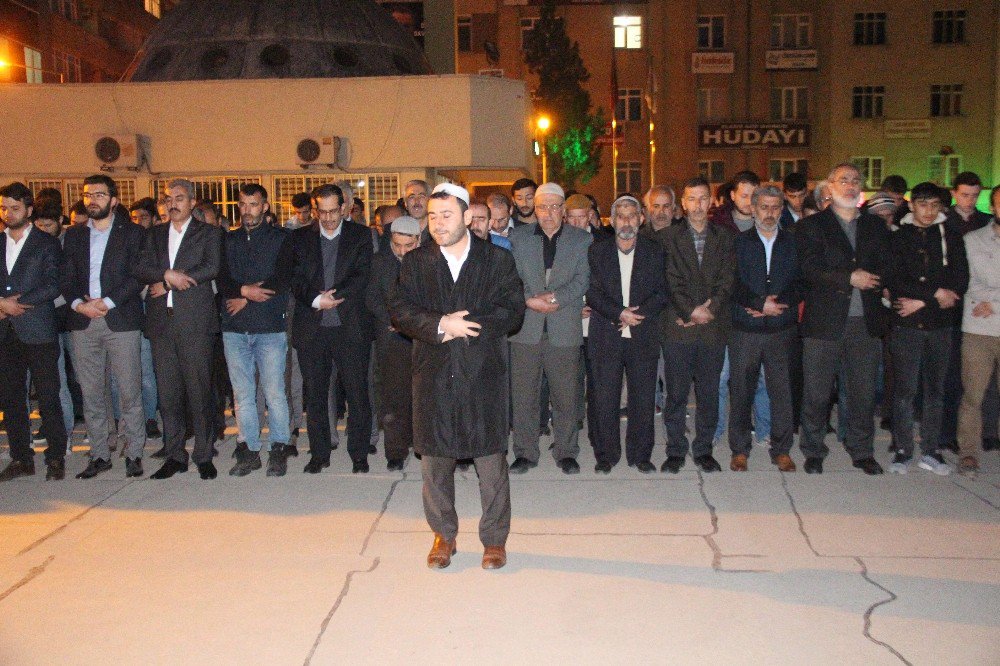 Elazığ’da İdlip’te Ölenler İçin Gıyabi Cenaze Namazı Kılındı