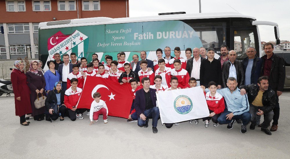 Gölbaşı Belediyespor U15 Futbol Takımı Türkiye Şampiyonasına Yolcu Edildi