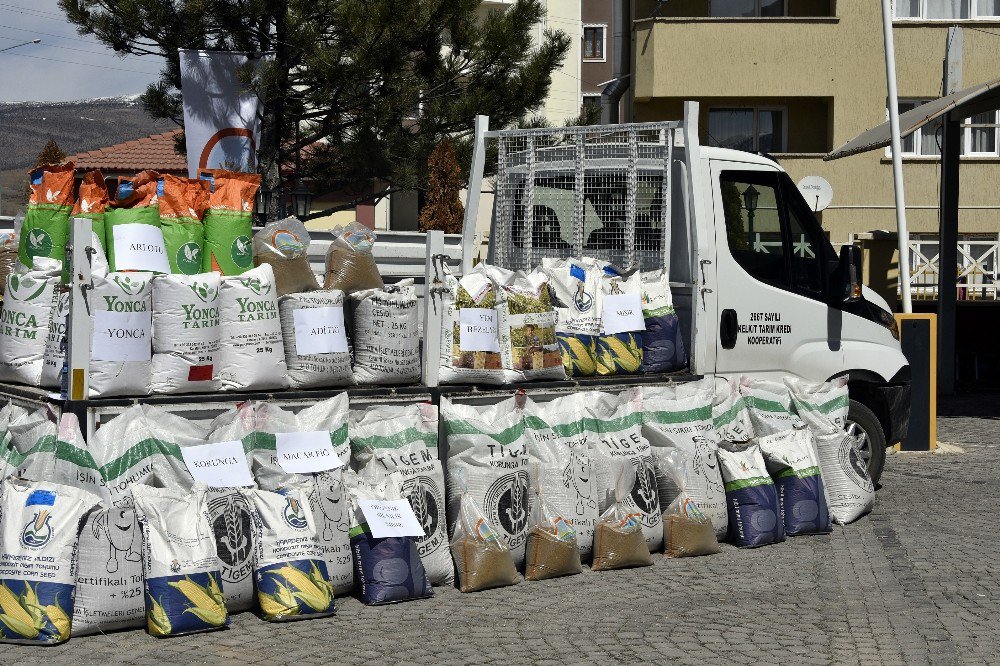 Gümüşhane Çiftçisine 68 Tonluk Tarihi Tohum Desteği