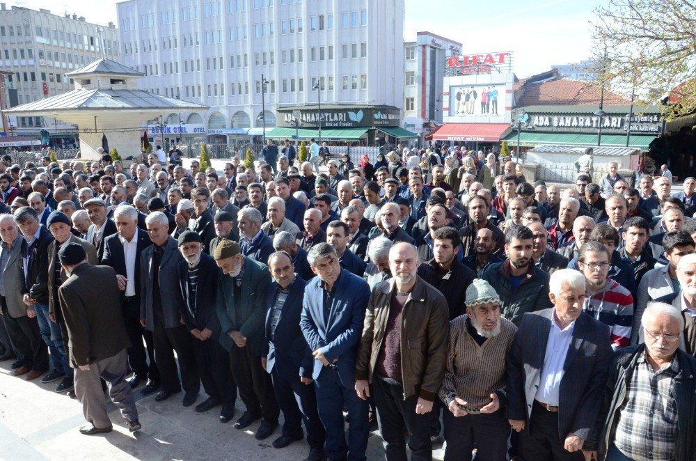 Gıyabi Cenaze Namazı Kılarak, İdlip Saldırısına Tepki Gösterdiler