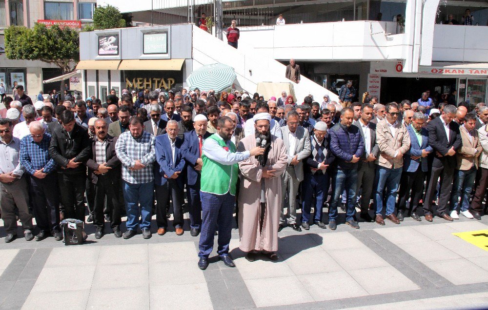 İdlib’de Ölenler İçin Mersin’de Gıyabi Cenaze Namazı Kılındı