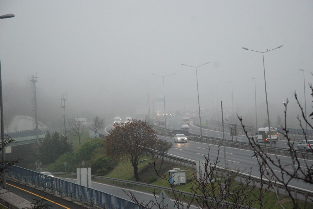 İstanbul Güne Sisle Uyandı