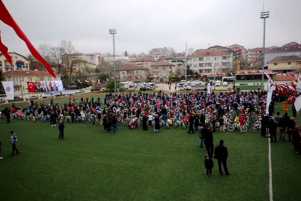 İzmit Belediyesi, Kandıra’da 690 Öğrenciye Bisiklet Dağıttı